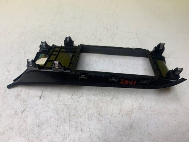 2018 18 INFINITI QX30 Center Dash Display Screen Bezel OEM 682705DF0A