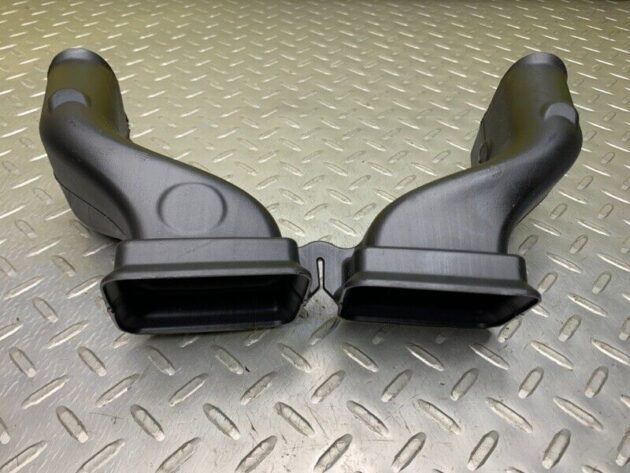 17 18 19 20 21 22 Porsche Panamera Center console air guide OEM 971819902