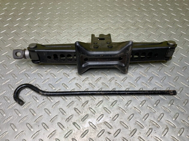 12 13 14 15 16 17 Toyota Camry Wheel Tire Jack Assembly OEM 09111-0W160