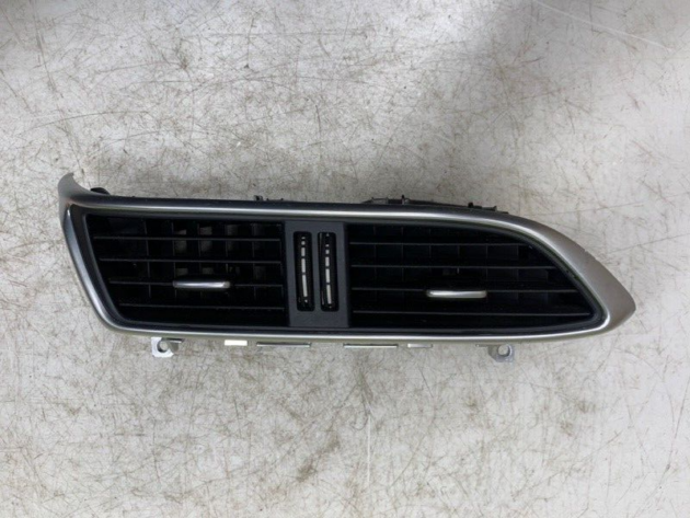 17 18 19 Infiniti QX30 Center Dash A/C Dual Air Vent OEM 68750 5DF0A