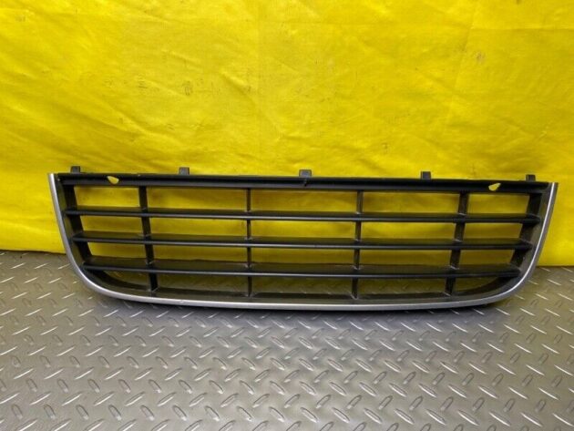 06 07 08 09 10 Volkswagen Jetta Front Bumper Center Grille w/Chrome Molding OEM