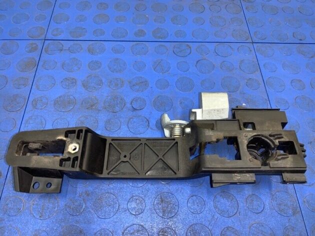 09 10 11 13 14 15 16 Lincoln Mks Front Left Handle Bracket OEM CG1Z5426685A