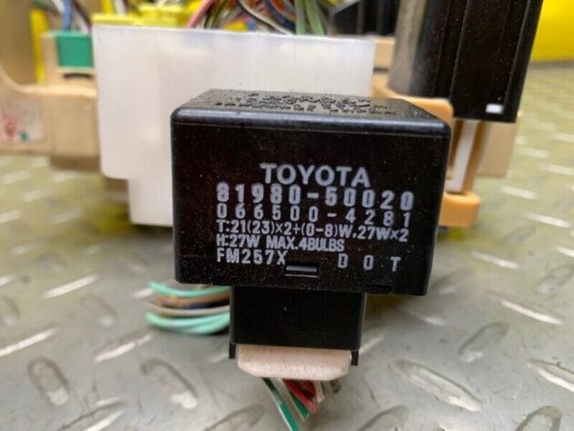 00 01 02 03 Lexus RX300 Interior Cabin Fuse Relay Box OEM 82730-48022