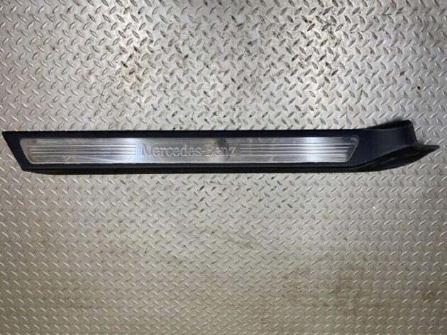 12 13 14 Mercedes E350 Convertible Right Passenger Door Sill Scruff Plate OEM