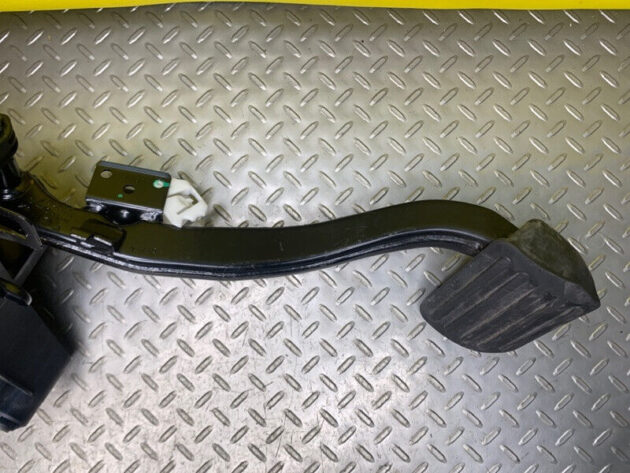 11 12 13 14 15 16 17 Porsche Cayenne Brake Pedal Assembly OEM