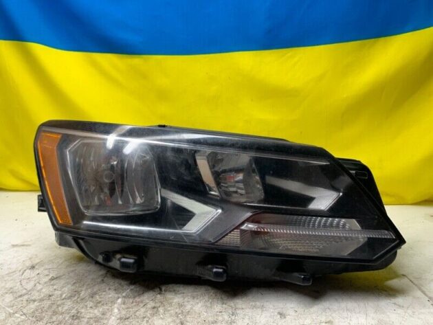 2017 2018 Volkswagen Passat Passenger Right Side Headlight OEM