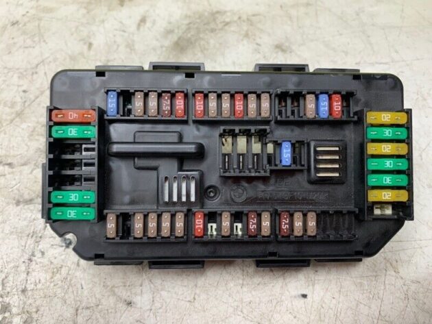 2013 2014 2015 2016 BMW 430I F32 Coupe Front Fuse Box Relay Module OEM