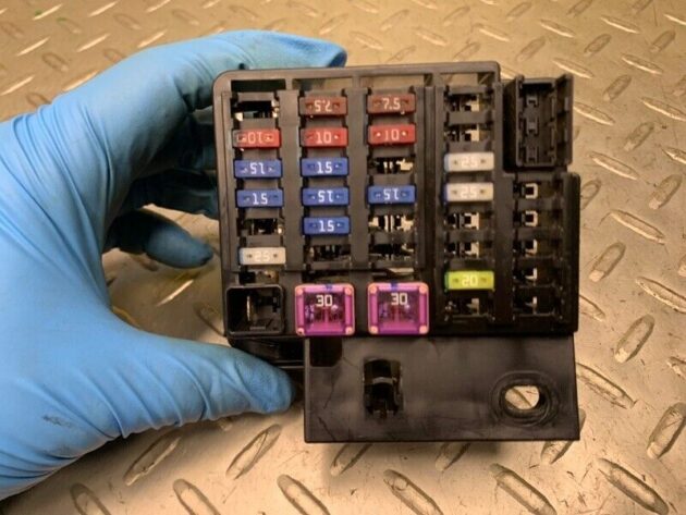 13 12 11 10 Mazda 3 Under Dash Fuse Relay Box Fusebox Unit Module OEM