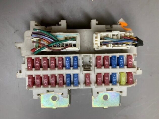 04 05 06 7 08 09 10 Nissan Armada Titan Fuse Relay Junction Block Box OEM