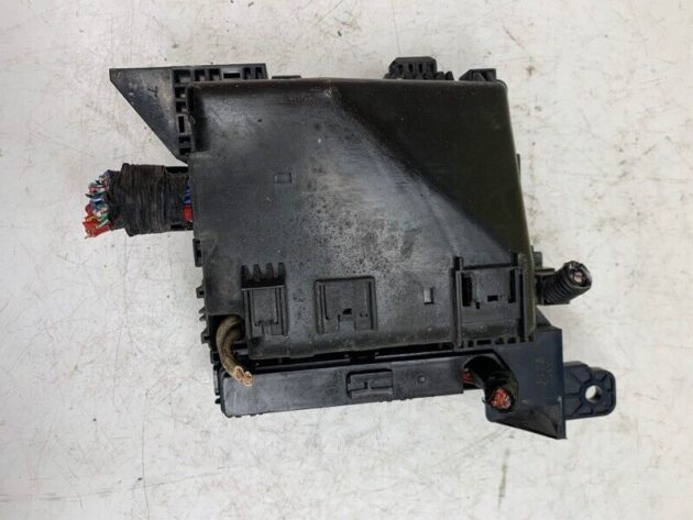 07 08 09 10 Mitsubishi Endeavor Under Hood Fuse Relay Box OEM MR588530