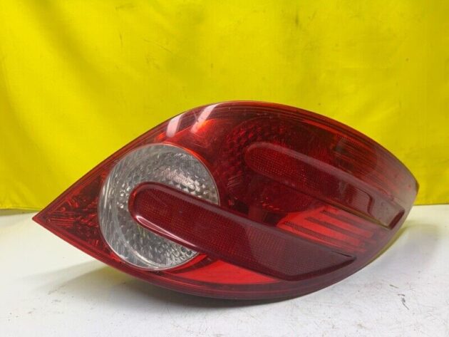 06 07 08 09 Mercedes-Benz W251 Passenger RH Side Tail Light Taillight Lamp OEM