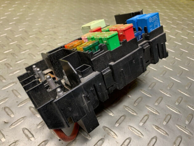 11 12 13 14 15 16 Volkswagen Passat B7 Under Hood Fuse Relay Box OEM 5C0937819H