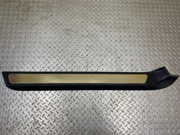 12 13 14 Mercedes E350 Convertible Right Passenger Door Sill Scruff Plate OEM