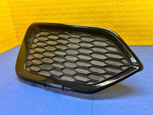 17 18 19 Honda Civic Front Left Driver Side Fog Light Cover OEM 71108-TGG-A0