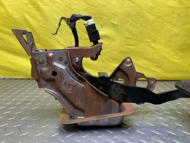 13 14 15 16 Nissan Versa Brake Pedal Assembly OEM 465011HK0A