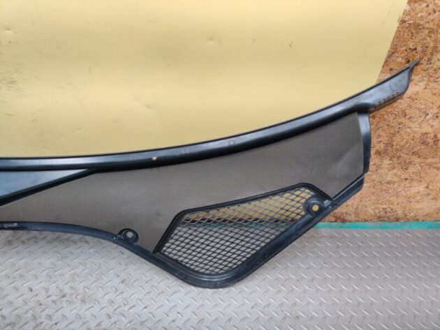 16 17 18 19 20 21 Porsche Panamera Windshield cowl vent panel OEM