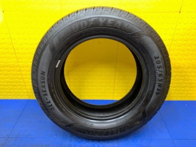 23 Goodyear Reliant Tire All-Season P205 / 65 R16 95 H