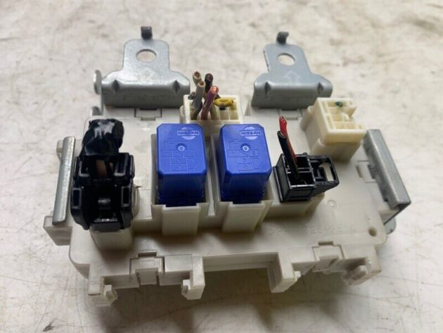 2008 2007 2006 2005 Infiniti FX35 Cabin Dash Fuse Junction Box OEM