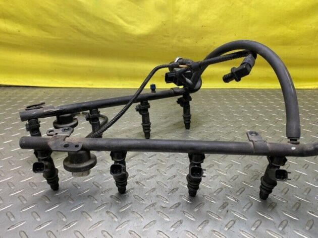 00 01 02 Jaguar S-Type 4.0L Engine Motor Fuel Rail w/ Injector OEM AJ84079