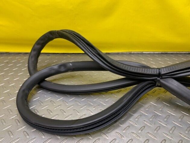 13 14 15 Porsche Cayenne Rear Left Door Body Weatherstrip Seal OEM 7P0867367F