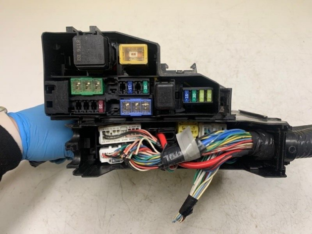 18 19 20 Nissan Pathfinder Under Hood Fuse Relay Box OEM 34K Miles 24382-9NB0A