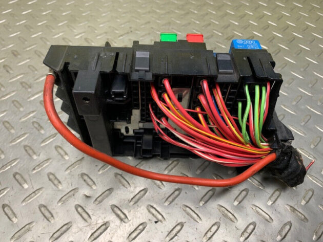 11 12 13 14 15 16 Volkswagen Passat B7 Under Hood Fuse Relay Box OEM 5C0937819H