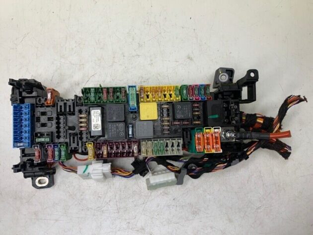 2017-2018 18 17  INFINITI QX30 Rear Engine Fuse Box 2.0L  OEM