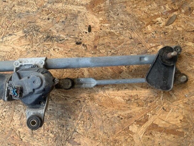 2005 2004 2006 Nissan Armada Front Windshield Wiper Motor W/Regulator OEM