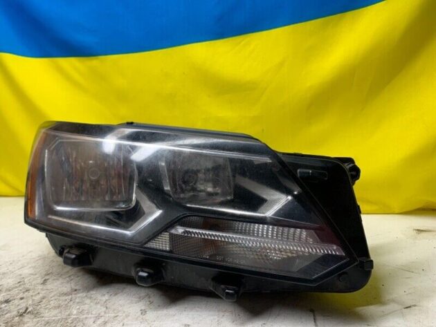 2017 2018 Volkswagen Passat Passenger Right Side Headlight OEM