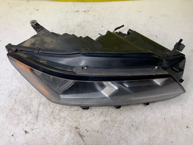 2017 2018 Volkswagen Passat Passenger Right Side Headlight OEM