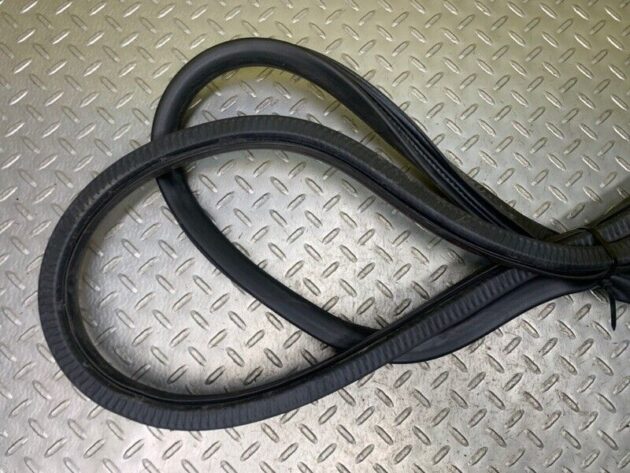 13 14 15 Porsche Cayenne Front Right Door Body Weatherstrip Seal OEM 7P0867365F