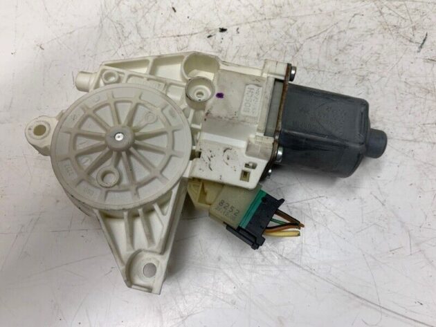 06 07 08 09 Mercedes-Benz W251 Front Right Passenger Door Window Motor OEM