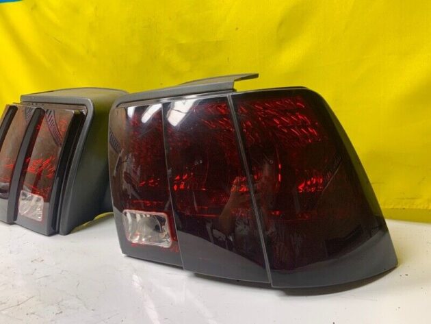 1999 2000 2001 Ford Mustang Left & Right Side Rear Tail Light Lamp Pair SET