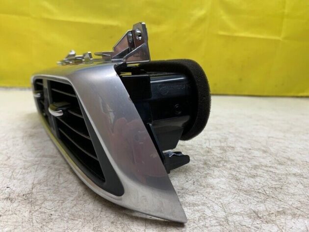 17 18 19 Infiniti QX30 Center Dash A/C Dual Air Vent OEM 68750 5DF0A