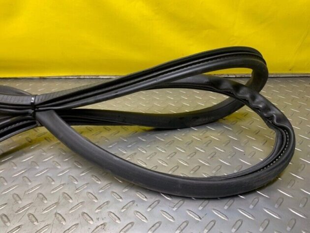 13 14 15 Porsche Cayenne Rear Left Door Body Weatherstrip Seal OEM 7P0867367F