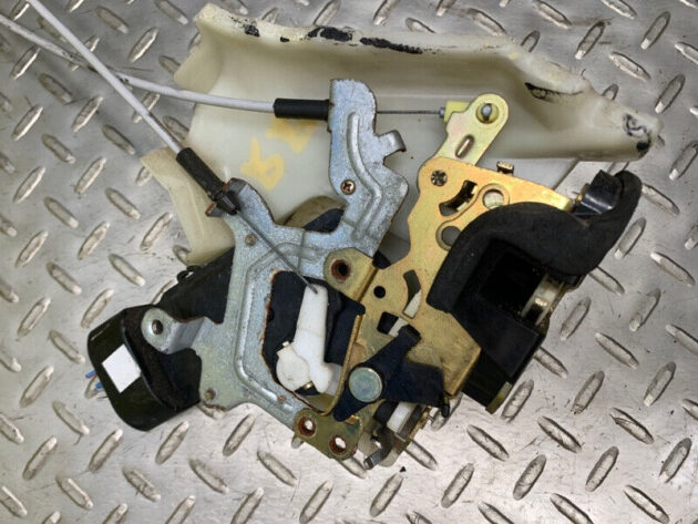 00 01 02 03 04 Toyota Avalon Rear Right Door Latch Lock Actuator & Handle OEM