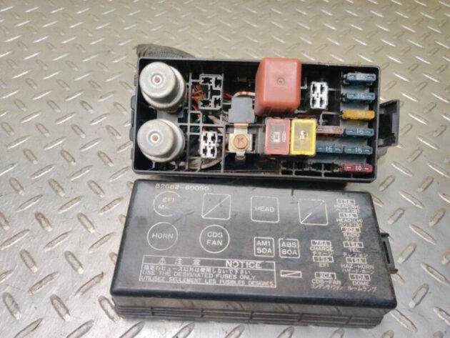 96 97 Lexus LX450 J80 Engine Fuse Box OEM 8266260090