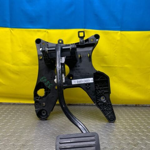 11 12 13 14 15 16 17 Porsche Cayenne Brake Pedal Assembly OEM