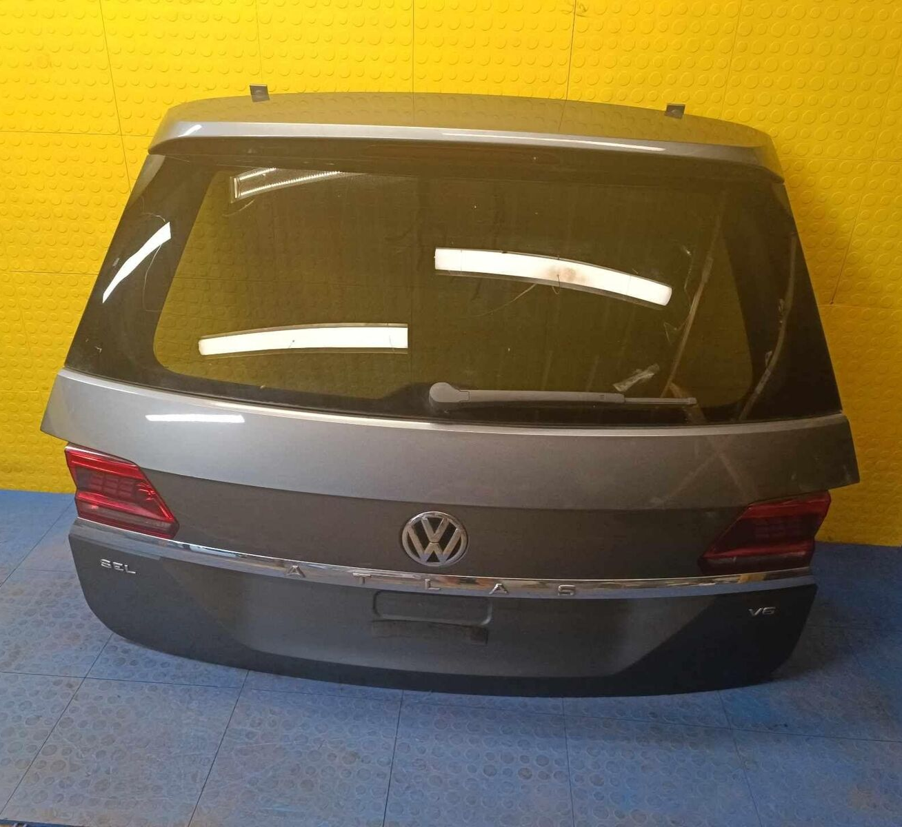 0f61607803892a62c7faf27317482bbd 18 19 20 VW ATLAS Trunk Lid Decklid Hatch Liftgate Tailgate OEM 3CN827025J