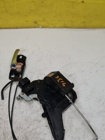 01 02 03 04 05 Lexus IS300 Front Right Passenger Side Door Lock Latch OEM