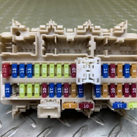 13 14 15 16 17 18 19 Nissan Pathfinder Under Dash Fuse Relay  Box OEM 243509NA0C