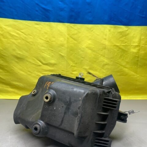 97 98 99 00 01 Lexus ES300 Air Cleaner Box Assembly OEM 22020-20040