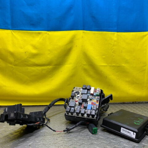 18 19 20 21 Ford Ecosport SE 1.0L Fuse Relay Box w/ Battery Plug Connector OEM