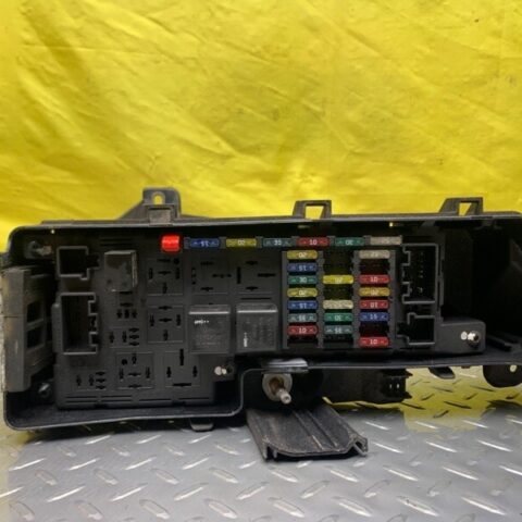 05 06 07 08 09 Volvo S60 Under Hood Fusebox Fuse Relay Box OEM