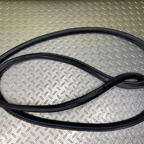 06 07 08 09 10 Bentley Continental Flying Spur Rear Trunk Lid Weather Strip Seal