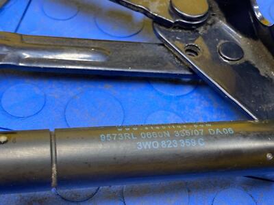 35257e8a26e50d47bcf95ae04c9c70b1 04 05 06 07 08 BENTLEY Continental GT Left Hood Hinge OEM 3W0823301B