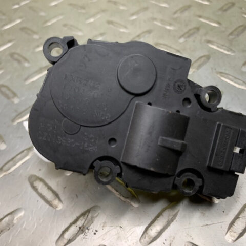 21 20 19 18 17 Porsche Panamera 4 HVAC Air Inlet Door Actuator OEM PAB82051101