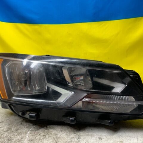 2017 2018 Volkswagen Passat Passenger Right Side Headlight OEM