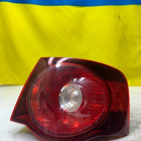 2005 2006 2007 Volkswagen Jetta Right Passenger Side Tail Light  Taillight OEM