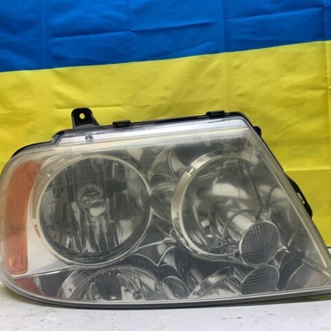 03 04 05 06  Lincoln Navigator Passenger Right Headlight Assembly OEM